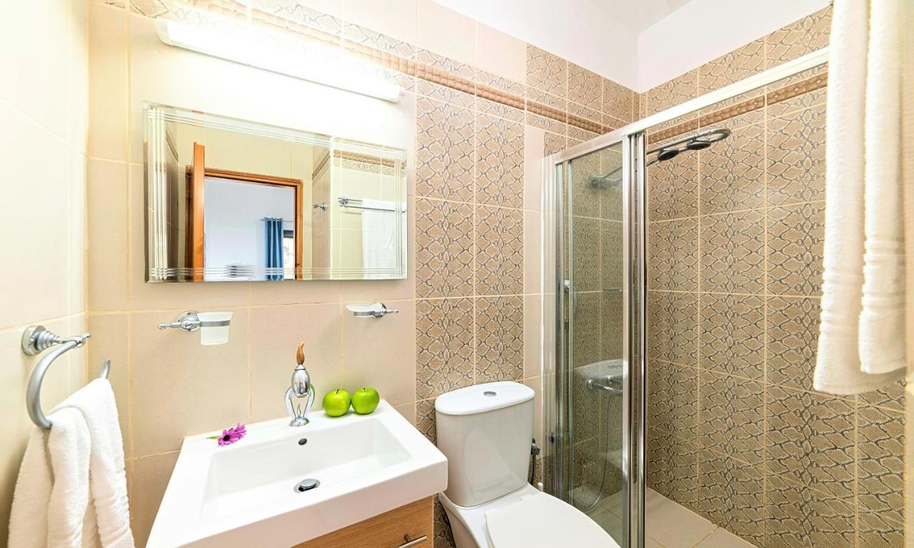 Du Lac Villas Kournás Extérieur photo