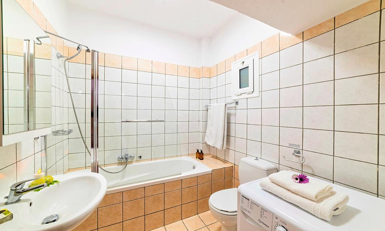 Du Lac Villas Kournás Extérieur photo